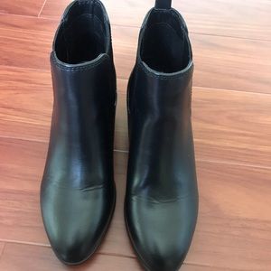 Women's Faux Leather Chelsea Bootie